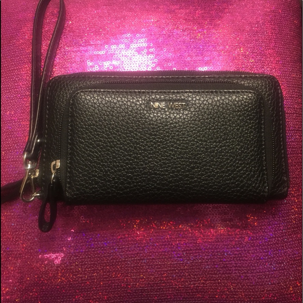 SALE❤️Nine West Large Black wallet